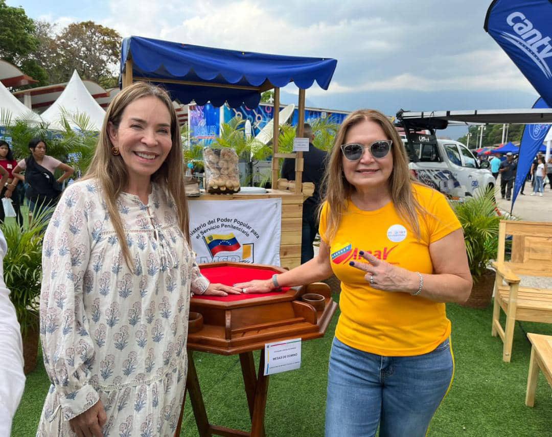 Derecho_paz's tweet photo. El Paseo Los Próceres es el lugar donde puedes conocer los mecanismos que implementa el Gobierno Revolucionario para garantizar la mayor suma de felicidad posible. Visita el stand del @mppsp_vzla y conoce los trabajos ejecutados con mano de obra penitenciaria. #JusticiayPaz https://t.co/GV48AVUiTr