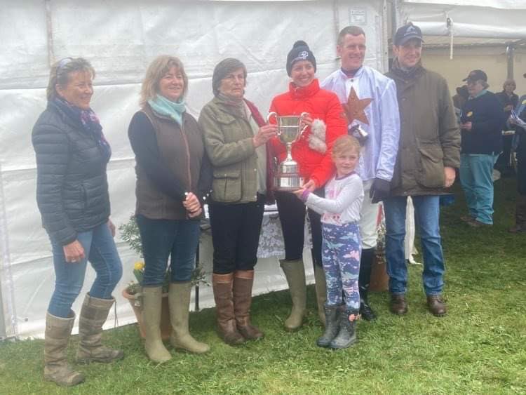 Another win🥇 for Paloma Picnickers 💙🧺🐎 only 7 days apart we’re very lucky to have such a fun horse!! We’ll ridden by <a href="/Darrenandrews4/">Darren Andrews</a> while <a href="/Joshua_N3wman/">Josh Newman</a> is sadly sidelined. 

<a href="/k_woollacott/">Kayley Woollacott</a> <a href="/SiClare/">Simon Clare</a> <a href="/eloiseclare_/">eloise</a>