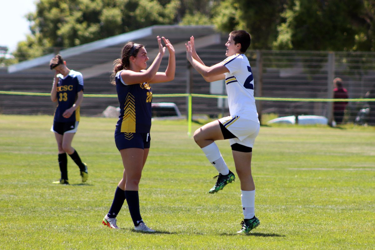 UCSCAthletics's tweet photo. Thanks to all our @UCSCWSoccer alumnae who laced up the boots, came out and made our annual Alumni Game a rooting success
#goslugs #whyD3 https://t.co/Hcb3Ktrfkk