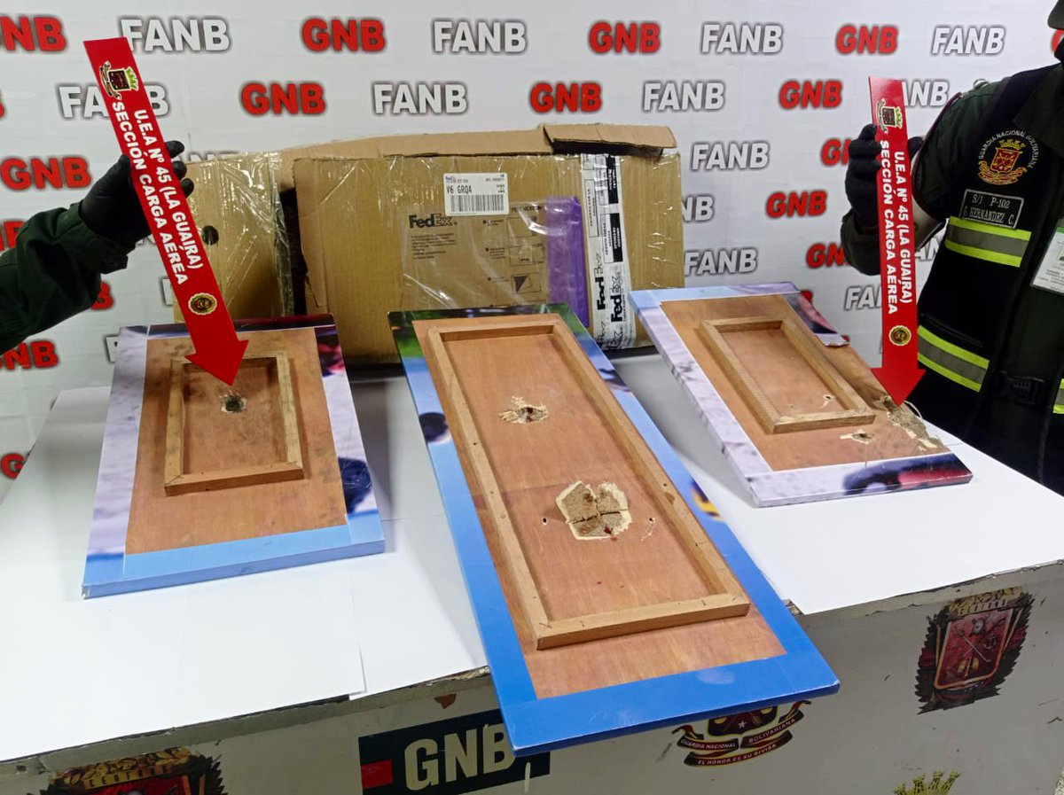 dhernandezlarez's tweet photo. #FANB incauta 5,400 kg de cocaína impregnados en tres cuadros de madera, durante revisión de encomienda en el Aeropuerto Internacional de Maiquetia "Simón Bolívar" que tenían como destino los Países Bajos. El procedimiento fue puesto a orden del Ministerio Público.
#EscudoBolivariano2023