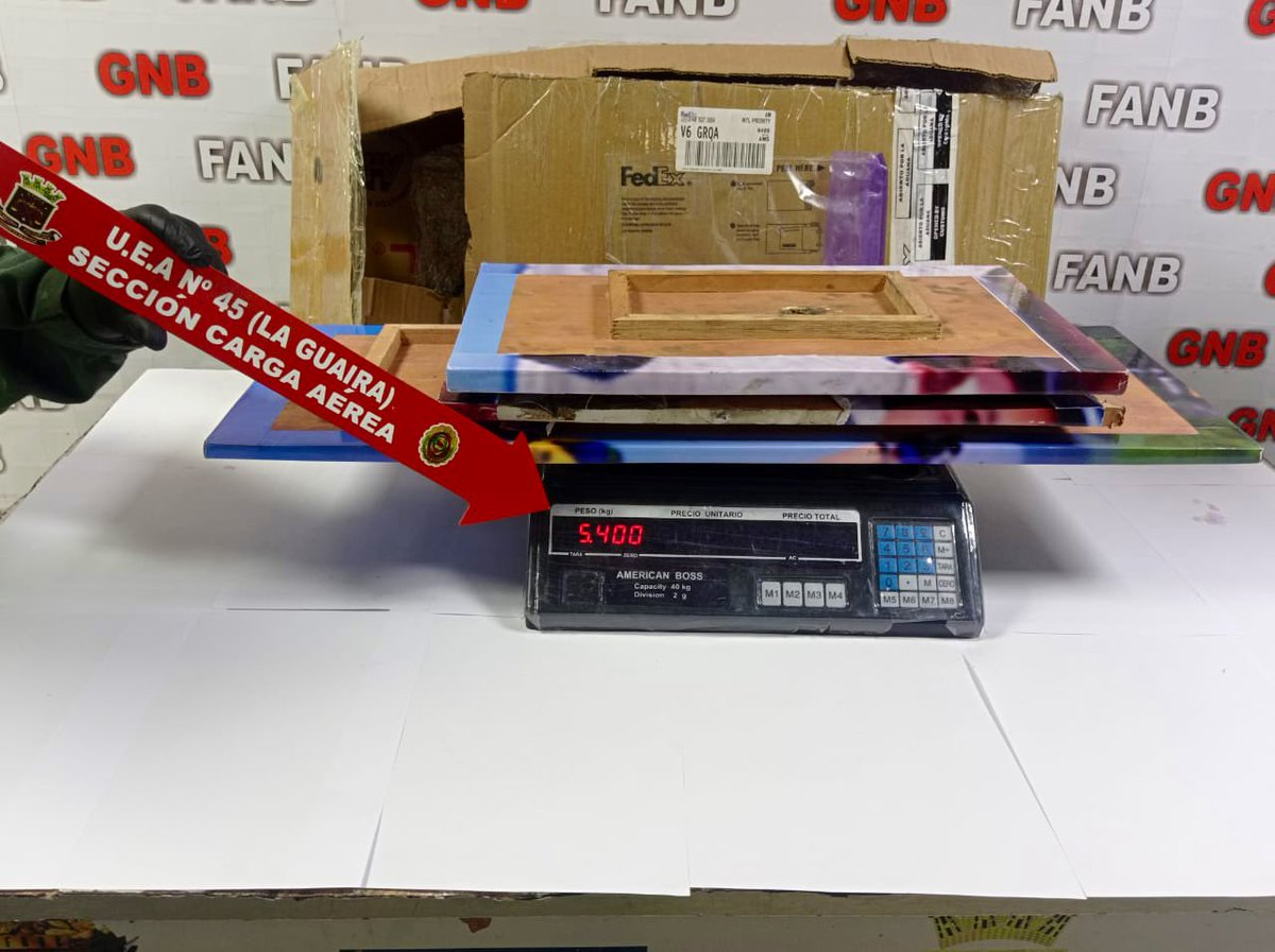 dhernandezlarez's tweet photo. #FANB incauta 5,400 kg de cocaína impregnados en tres cuadros de madera, durante revisión de encomienda en el Aeropuerto Internacional de Maiquetia "Simón Bolívar" que tenían como destino los Países Bajos. El procedimiento fue puesto a orden del Ministerio Público.
#EscudoBolivariano2023