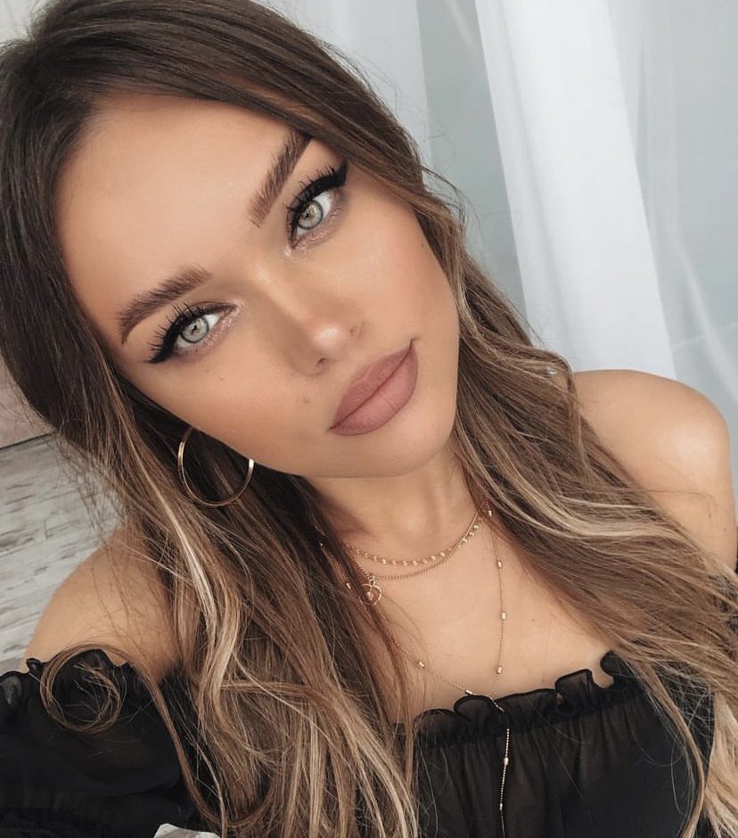 ElizaWilsonRP's tweet photo. 💗 Elizabeth “Eliza” Wilson
💗 New York.
💗 22 Years Old
💗 #Single
💗 Sales Assistant.
💗 Loves Travelling.
💗 Not DTF
💗 Quantity over Quality.
💗 #Fake #OC #RP
💗 Friendly Writer
💗 Drama Free Zone

Like&amp;Retweet 🤍 https://t.co/sDYsOcLiek
