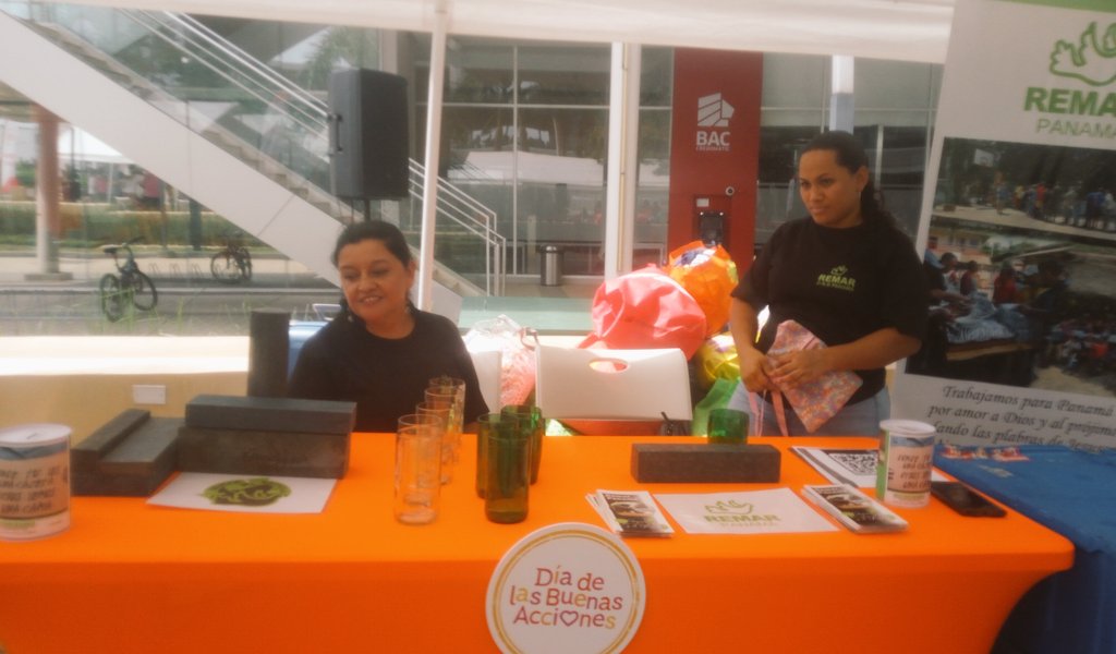 Sinaproc_Panama's tweet photo. #Panama | Nuestra Unidad Canina de Búsqueda y Rescate presente en #buenasaccionespty, compartiendo con los niños y público en @towncenter_cde. https://t.co/PapGybw4hO
