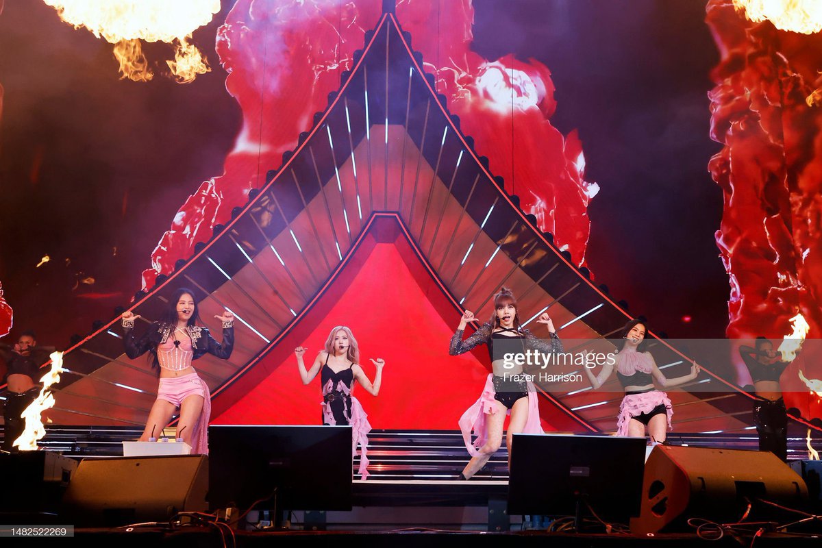 FairyMoonTori's tweet photo. Coachella’s Day 2 Headliner BIackpink hit the stage and made the festival shake! @BlackpinkFL_ https://t.co/rcoE339OeL