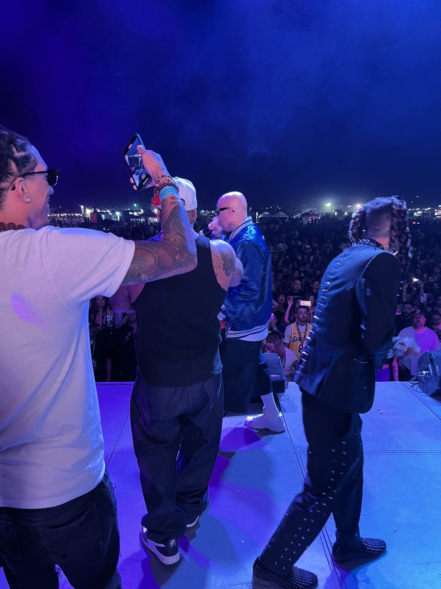 MasterPyr0's tweet photo. Vibin on stage  @checkthestar @SugaFreeWisdom #phoenixAz #musicfestival #stage https://t.co/L4aMZwsnbr