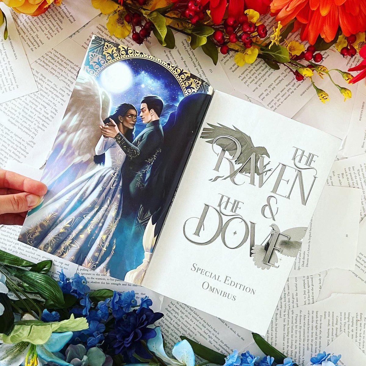 DavisKaitlyn's tweet photo. A few stills of the new special edition HCs &amp; PBs I put together for the Amazon product page! What do you think?? I can’t wait for this to go on sale on April 24th! 🙌😍❤️

Amazon - https://t.co/7C7398cuxR

Bookshop - https://t.co/pvBWELQ8fA

#YAFantasy #fantasyromance #yabooks https://t.co/3t9vi4fBhq