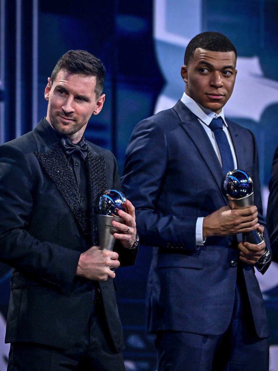 JournalPrinces's tweet photo. Hier soir :

- Mbappé est devenu le meilleur buteur de l’histoire du club en Ligue 1 (139 buts). ⚽️

- Mbappé a marqué contre toutes les équipes de Ligue 1. 🇫🇷

- Messi est devenu le meilleur buteur de l’histoire des 5 grands championnats avec 495 buts (ex æquo avec Ronaldo).  🐐 https://t.co/3BBVxloaXh