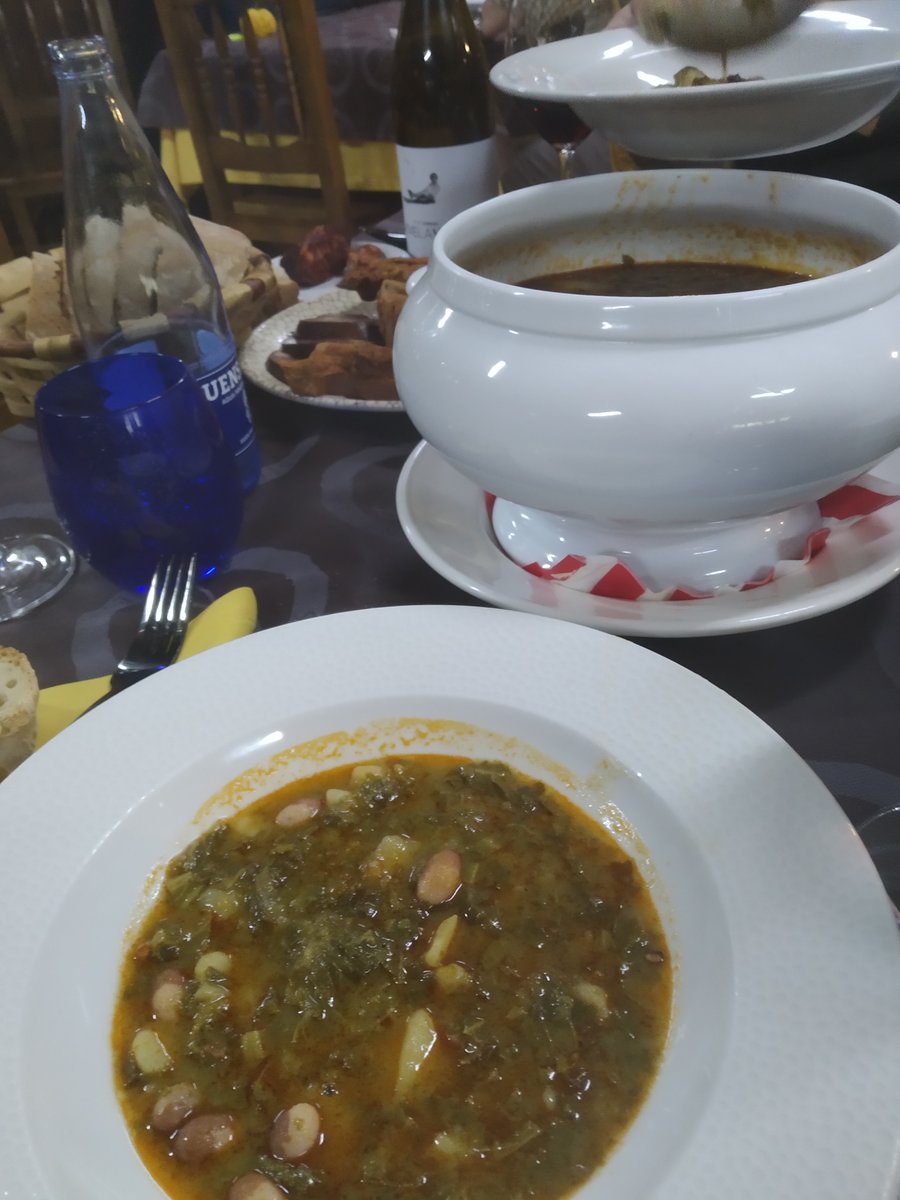 POTE en SIDRERÍA NARCEA ( Cangas)
Maravilloso #TOPote 
Calidad en todos sus elemento. Berza y compango de calidad superior. Un placer de sabor. 
La atención del personal esplendida.
Vino <a href="/BodegaVidAs/">Bodega Vidas</a> <a href="/VinodeCangas/">D.O.P. Cangas</a> excelente.