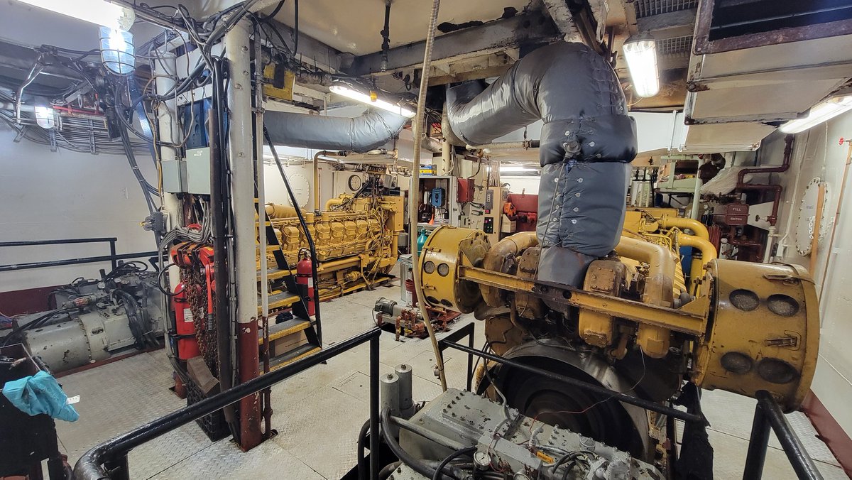 Hades_Algo's tweet photo. Let me see your office #Algorand #Algofam #Algohicks #Algonaughts #Randos this one is mine. Tug boat engine room. https://t.co/4U2VAgwv4H
