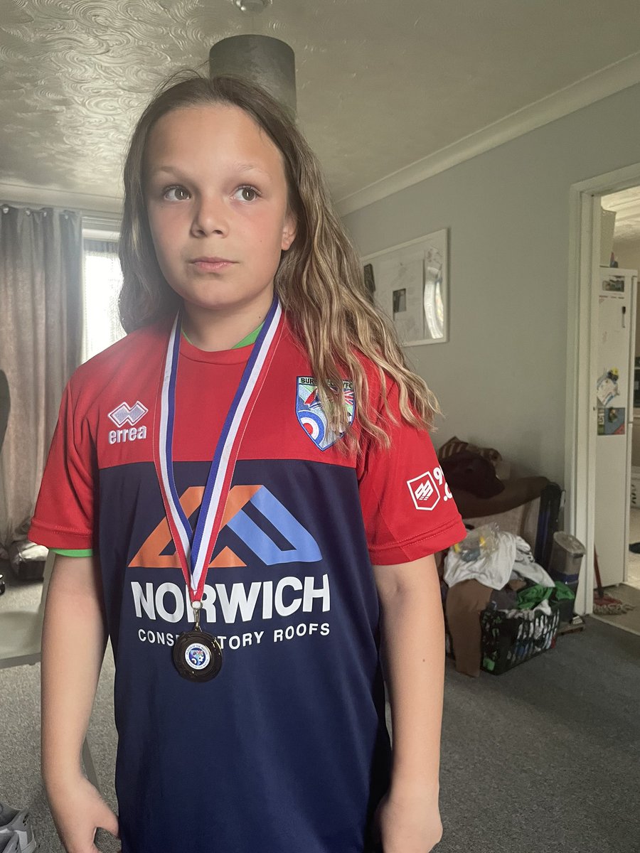 cas_coach_'s tweet photo. Managers player of the match went to amiee yesterday for a solid performance in midfield amazing so proud of her #playerofmatch @burevalleyyfc #girlsfootball #letgirlsplay what a weekend she has had this girls is progressing every week such a good baller https://t.co/ZfT05KOZj7
