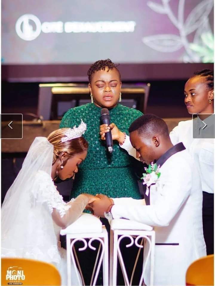 kapalangkatshia's tweet photo. J'aimerais savoir dans la bible, le passage où la femme consacre le mariage ? https://t.co/BC1ysGzIVC