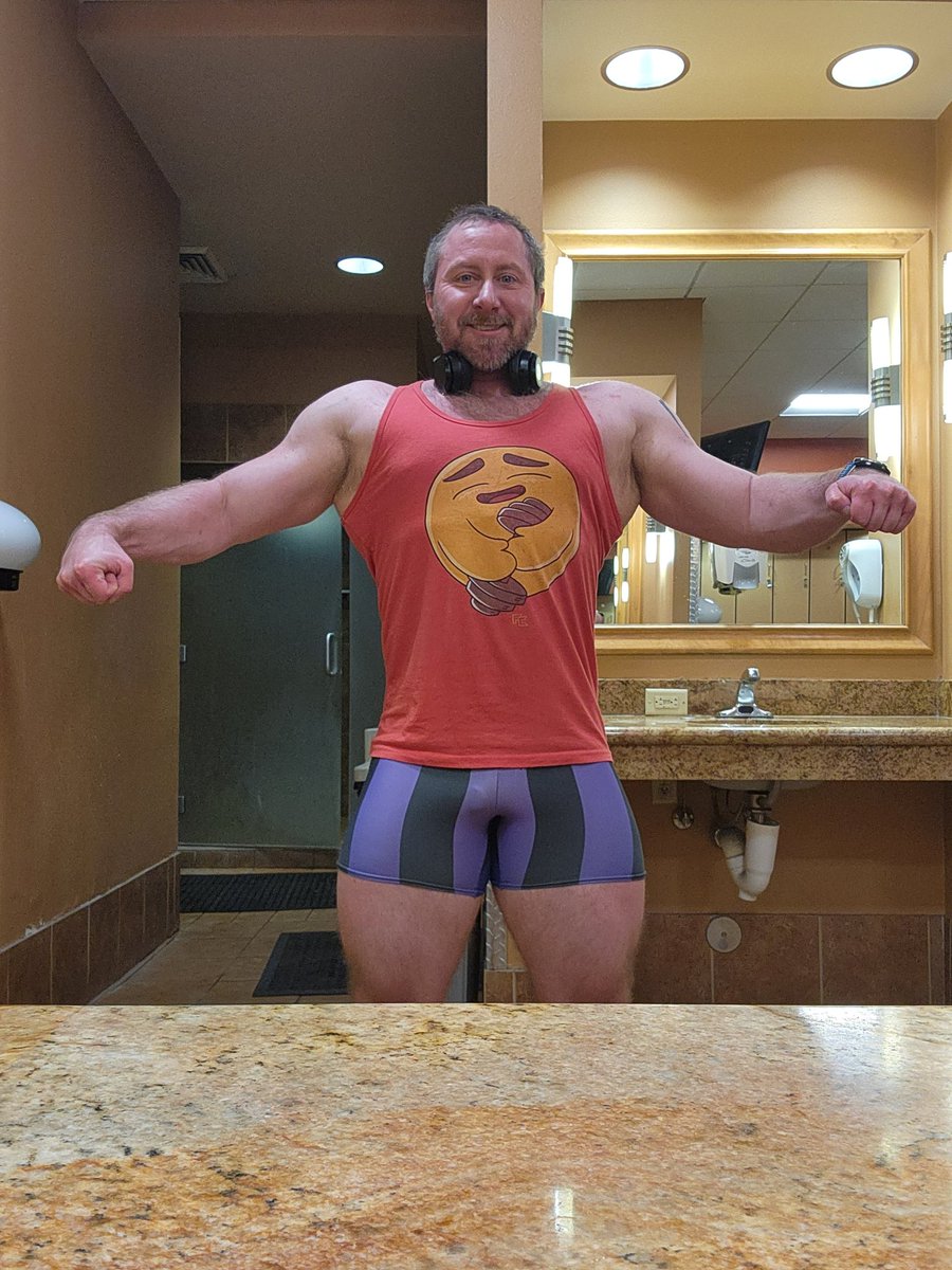 Muscle Monkey Quad Daddy Brett on Twitter "Leg day before vs after