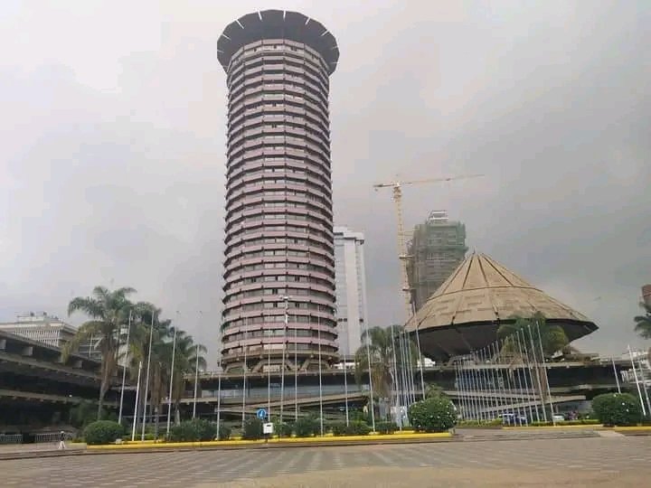 HOW TO SURVIVE IN NAIROBI CITY.

A THREAD 🧵

1. Don't go to downtown if you dont have to.

2. If you move into a new house, use two padlocks no matter how of good quality they are.

3. Ukitembea tao uskie mtu amesema "oya oya" dont turn just move to the side.