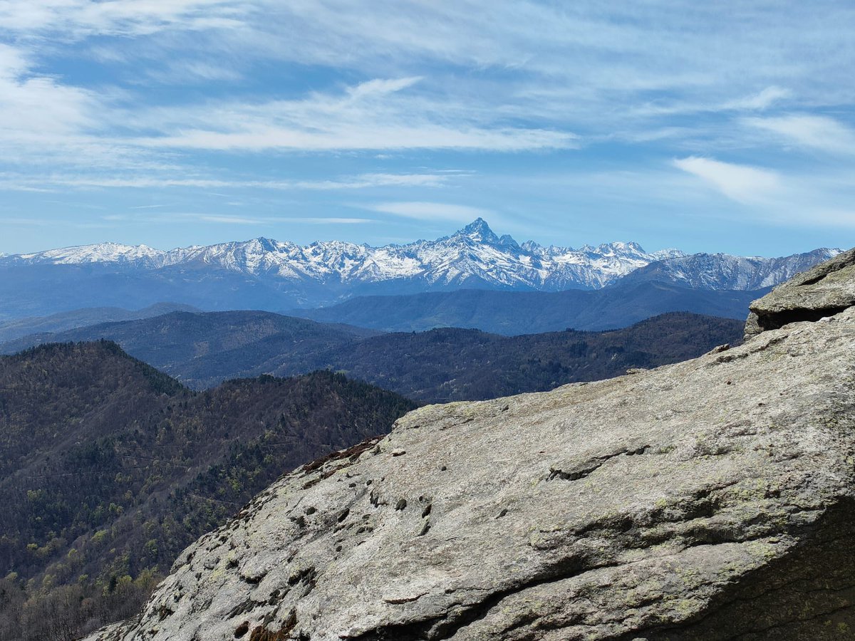 LpliviaLivia's tweet photo. Teoria e pratica, mitico corso AR1 @CAI150 ❤️👏
#climbing https://t.co/eF7Z8P9elw