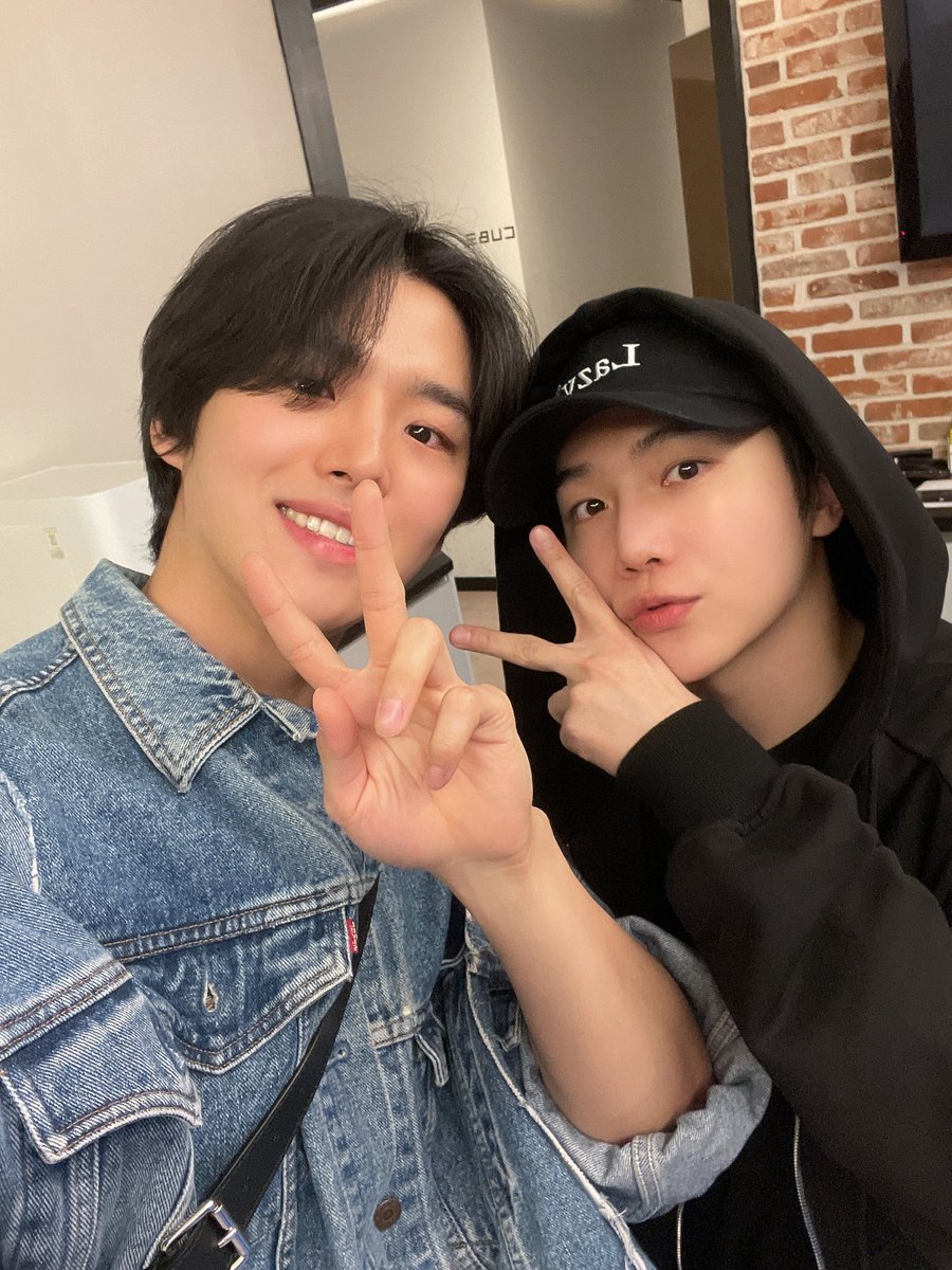 adachiiverse's tweet photo. happy birthday to my birthday twins <3 https://t.co/qTRXv8DI49