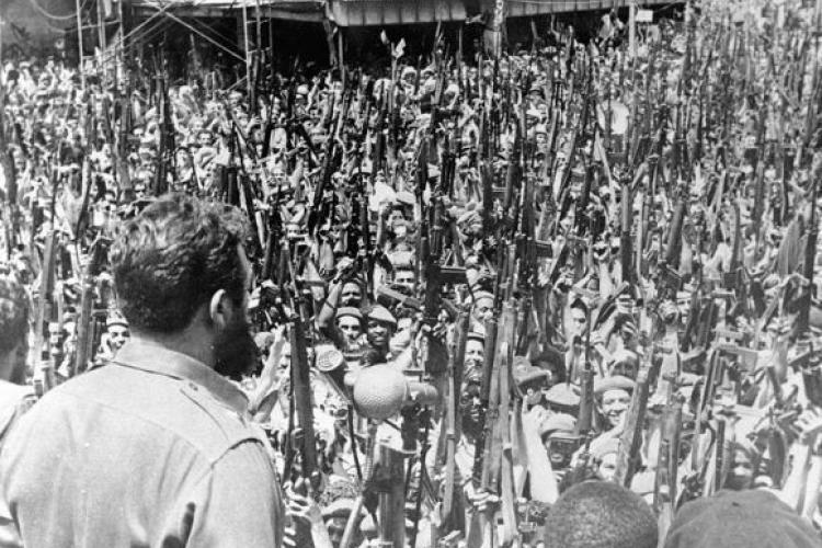 📅Un día como hoy pero del año 1961 nuestro Comandante en Jefe Fidel Castro Ruz declara el carácter Socialista de la República de Cuba tras el bombardeo a distintos puntos de Cuba.

✊🏻❤️🇨🇺

#SOMOS_HISTORIA
#SOMOS_FEU_FACSOC

<a href="/FeuCuba/">FEU de Cuba</a>
@FeuUho
<a href="/UJCdeCuba/">UJC de Cuba</a>
<a href="/univholguinera/">UniversidadHolguin</a>