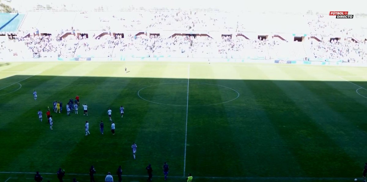 futboldirecto's tweet photo. #RecreXerezDFC

El colegiado ha pitado el descanso pero, tras esto, ha mostrado dos tarjetas amarillas. 

🟨Una para Rubén Serrano y otra para Gianluca Simeone.

¡Sigue el partido en Fútbol Directo para no perderte nada! ⚽️📺

#GrupoIV #SegundaRFEF https://t.co/bLocaEhR1r