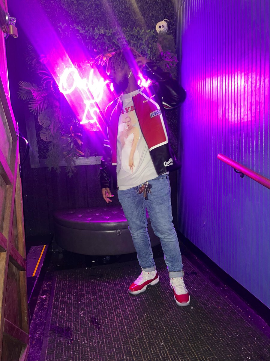 KingDill23's tweet photo. Never to fucked up to pose for a photo 😎🤩 https://t.co/er6iEuaWhv
