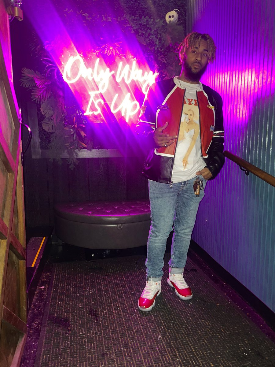 KingDill23's tweet photo. Never to fucked up to pose for a photo 😎🤩 https://t.co/er6iEuaWhv