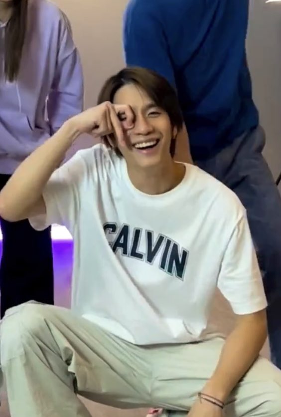 ywxdawn's tweet photo. ใช่ค่ะ มันคือท่าเดียวกันแต่เหมือนเต้นกันคนละมัลติเวิร์ส😂

#multiversechallenge
#YWPBFMinVietNam 
#yinyin_anw #warwanarat 
#anotherboytj #bonnadol https://t.co/9SyFilOnVq