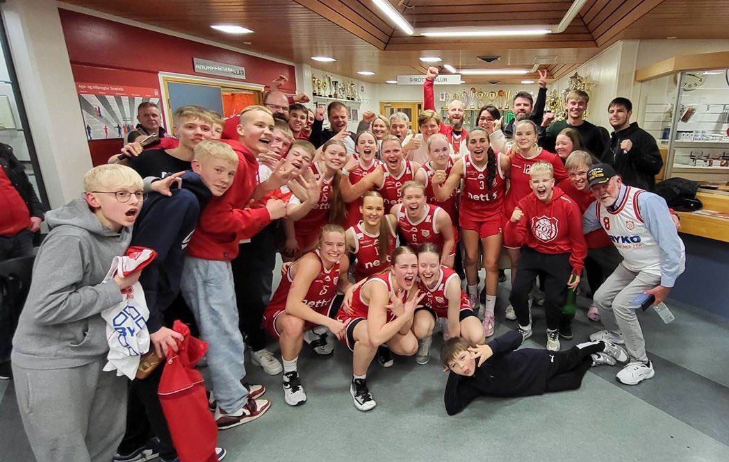 Stuðningurinn í Höllinni á Akureyri í vetur er búin að vera svo geggjaður!!! Það eru tvö tímabil síðan að það var ekki kvennalið á Akureyri. Hlakka til að bjóða þessu folki upp á alvöru Subway veislu næsta timabil 🤝🥪#korfubolti