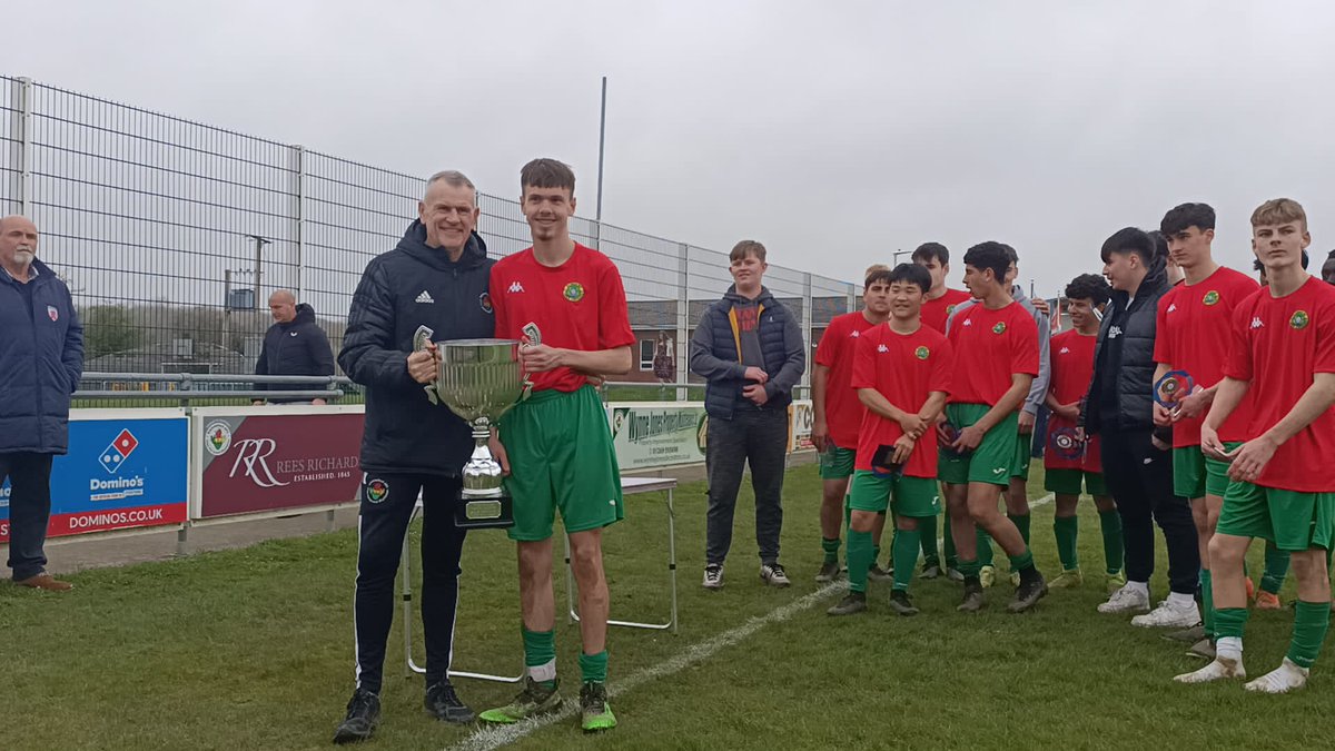 WWYL_AFL's tweet photo. Congratulations to @DunvantYouthfc Yellows on their league cup win and thank you to both teams &amp; the officials for a great game

Massive thanks to Rob, Rhodri &amp; Gruff and @AmmanfordAFC for hosting us and making it a great occasion #wwy

Thanks for supporting the @JacLewisFdn https://t.co/rcfggCcpug