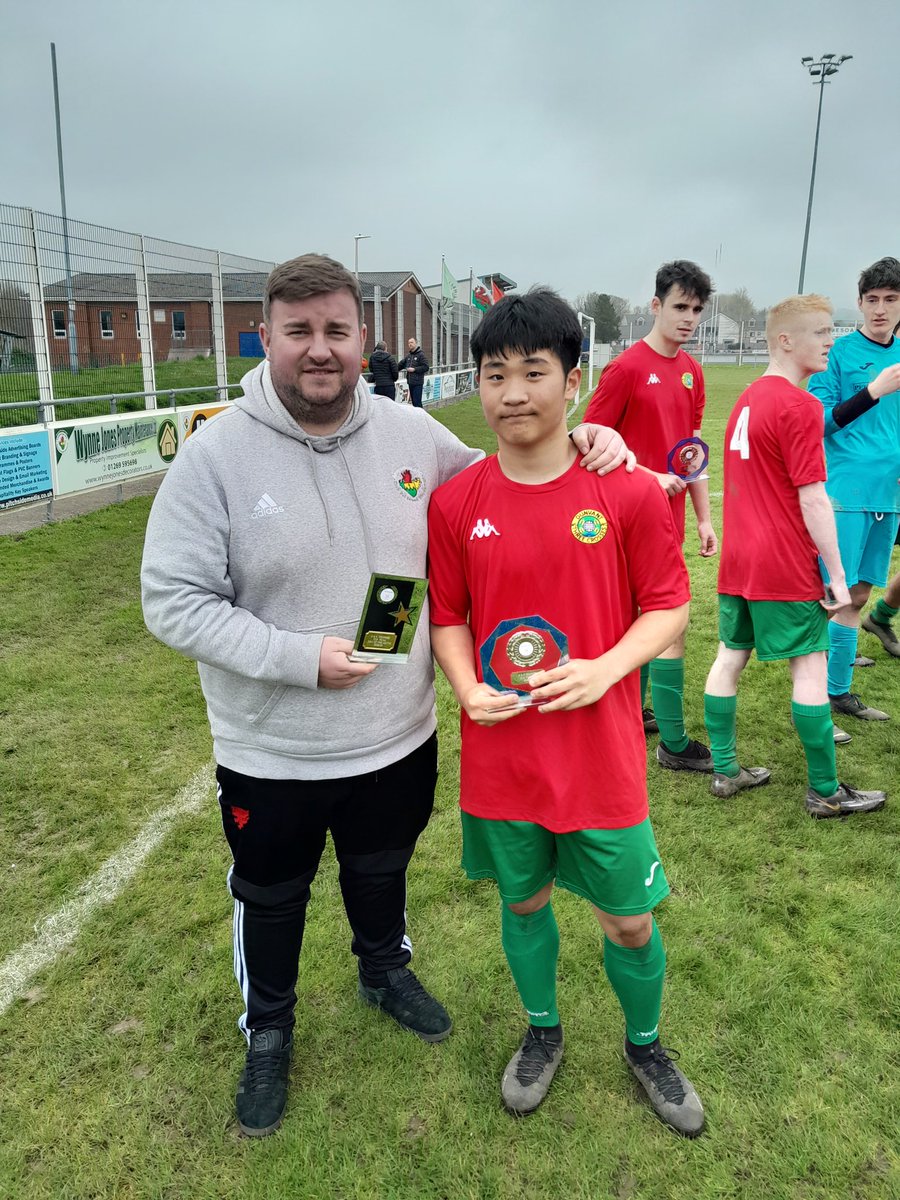 WWYL_AFL's tweet photo. Congratulations to @DunvantYouthfc Yellows on their league cup win and thank you to both teams &amp; the officials for a great game

Massive thanks to Rob, Rhodri &amp; Gruff and @AmmanfordAFC for hosting us and making it a great occasion #wwy

Thanks for supporting the @JacLewisFdn https://t.co/rcfggCcpug