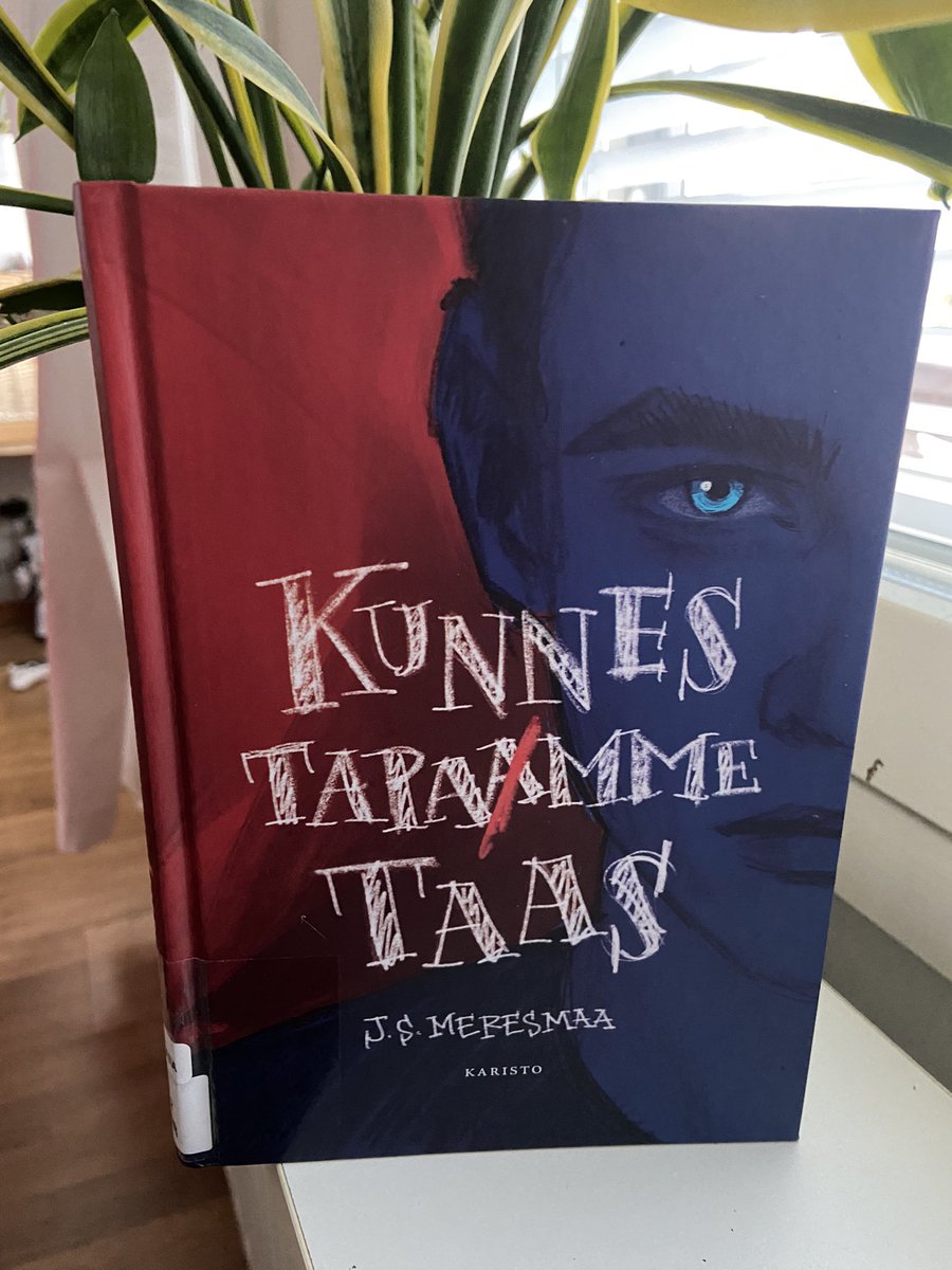 Kaksi päivää syöty verilättyjä ja luettu vampyyrikirjaa! Tää oli ihana, erilainen vampyyritarina. #lukeminen #kirjasto #kunnestapaammejälleen #lastenjanuortenkirjallisuus