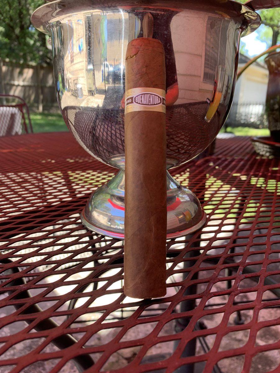 It’s 68 and sunny- #PatioTime with @CurivariCigars #BV560 

@RobustoBabe @CigarChairman @PistolCliff @TNHerfin