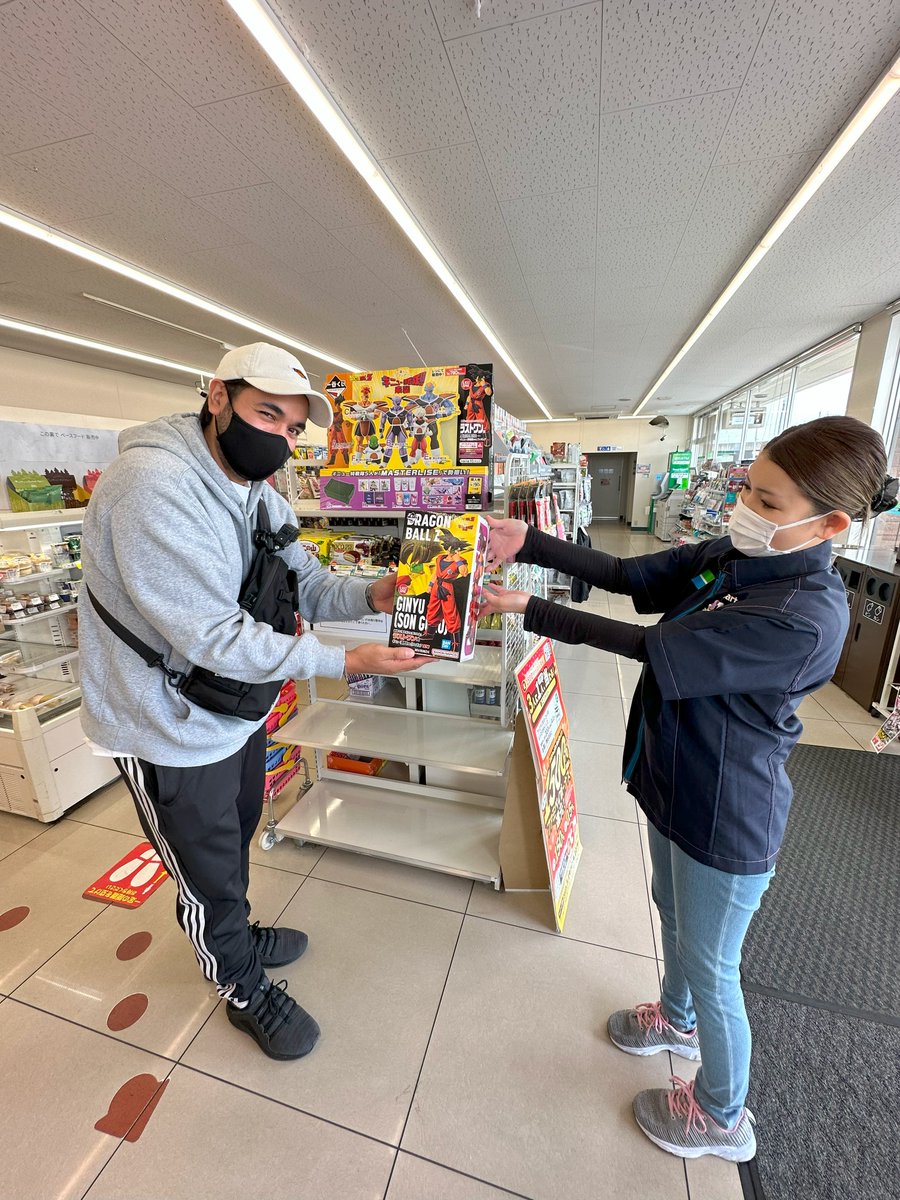 JapanGemu's tweet photo. se cumplio lo prometido y se compro TODOS los articulos de Dragon ball ! Tienen que ver el video para saber que cara pusieron los japoneses al tan curioso pedido. Un abrazo ! LINK DEL VIDEO: https://t.co/R7Nslp7mLD https://t.co/MZvoMA15Ih