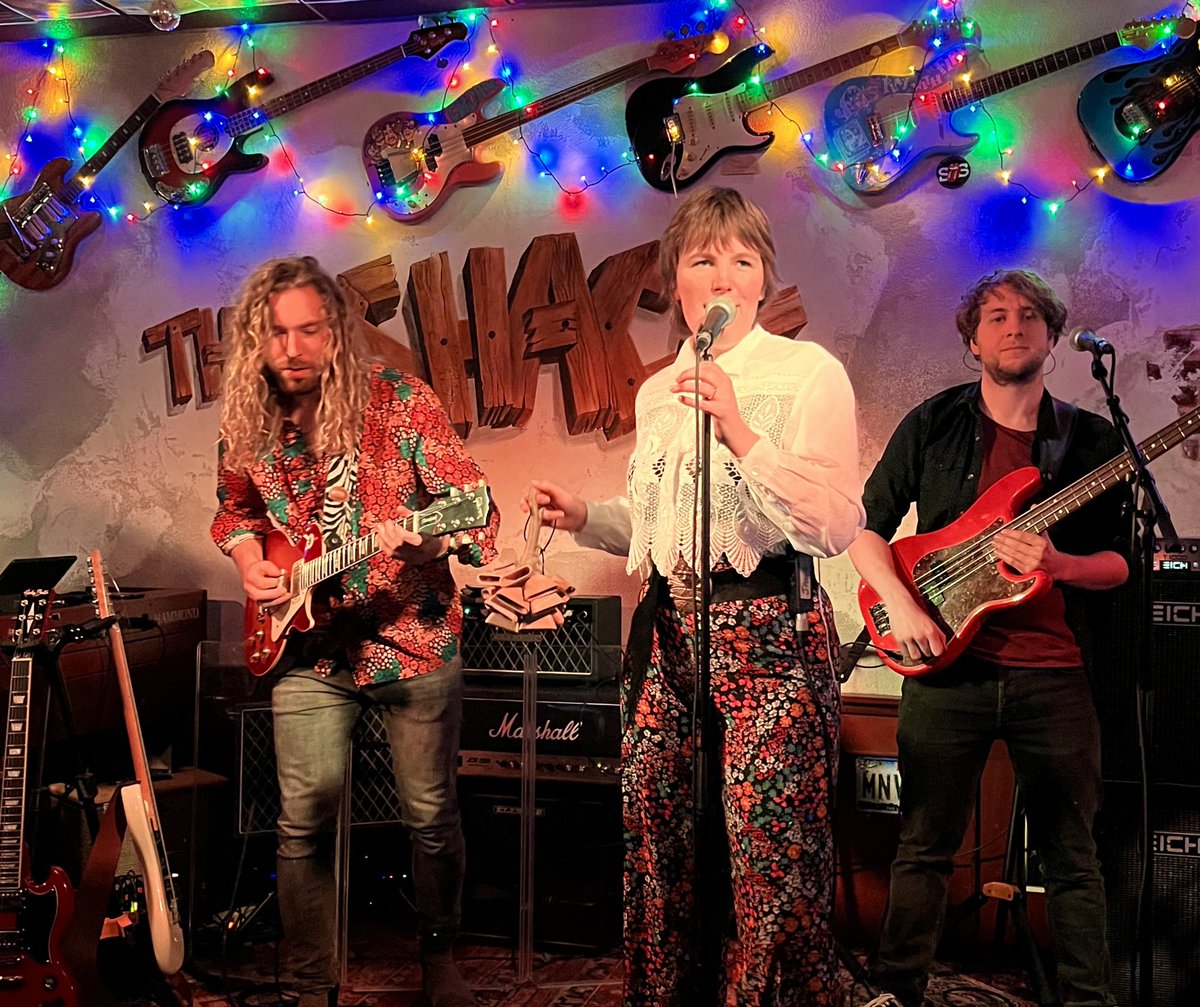 De band @harlemlakeband speelt op eigen “bodem” @haarlemmermeer. In The Shack Oude Meer