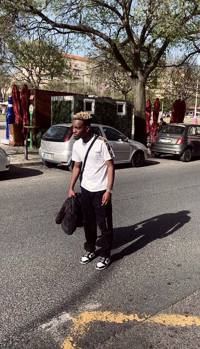 LessEzzy's tweet photo. Holl’Up! 🫡🔥 https://t.co/fJbDSyq2Qk