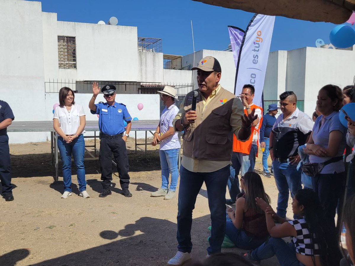 SalvadorZamoraZ's tweet photo. Estoy muy contento y lleno de orgullo porque les entregamos a 50 niños y niñas de Tlajo las playeras y gafetes que acreditan que forman parte del Escuadrón Rescate, en el que aprenderán a cuidar de los demás en situaciones de peligro o vulnerabilidad.  🚨👧🏾👦🏽 https://t.co/AZAR7kk6ky