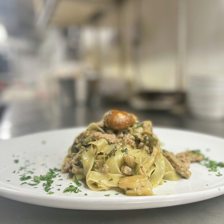 LaLanterna1970's tweet photo. Giuseppe's favourite dish on our specials menu is the Tagliatelle con Funghi Porcini, Salsiccia e Friarielli. 🤩

Google translation for non-Italian speakers: fresh pasta served with Porcini mushrooms, Italian sausage, wild broccoli &amp; cream. 🤌

#LaLanterna #Glasgow https://t.co/S7ooNmMNba