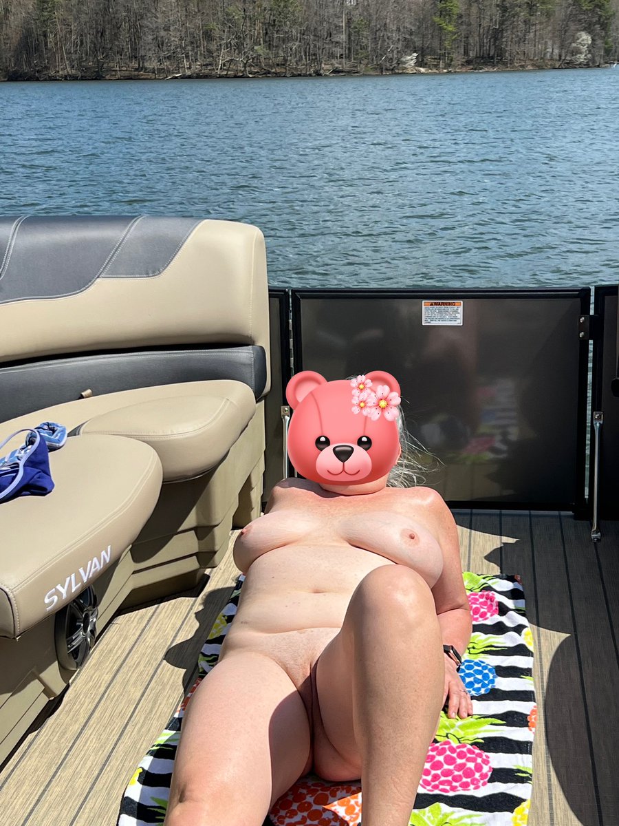 clam_hd's tweet photo. Second time out this year had to take a few pictures. Who wants to come out with us?#boatnaked #shavedmilf #notanlines https://t.co/7BX7GsoiuG