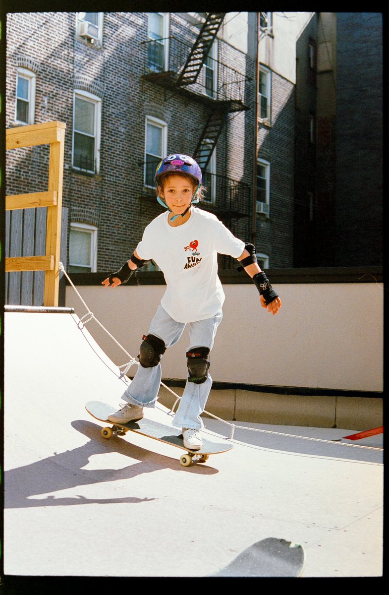 pashakolonifa's tweet photo. SKATEYOGI #leicam6 #madewithkodak #kodak https://t.co/PjwLTdktEt