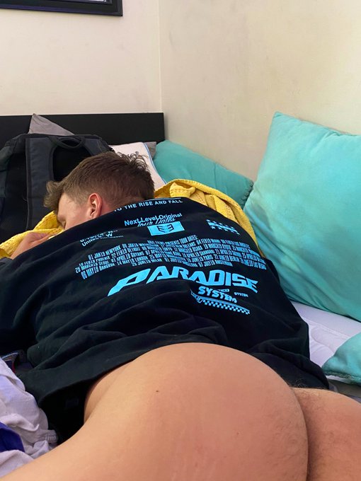 bored 💤😴 https://t.co/xp98m9w05j