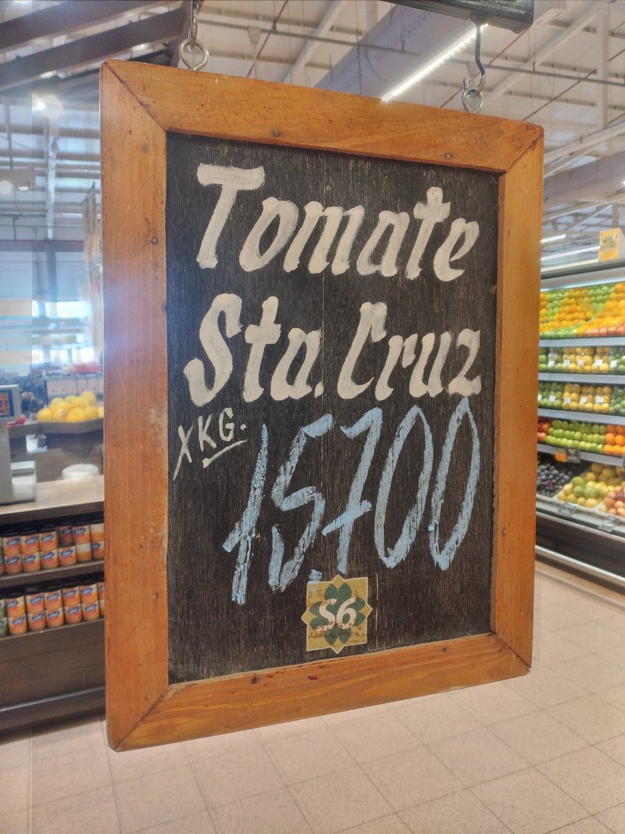 floreshugo234's tweet photo. En el Super 6 San Lorenzo el Tomate que se oferta en el mercado a 8.000 o 9.000. Son unos Delincuentes y Abusivos @sedecopy . Hora de dar un paseito por estos antros propiedad  de bandidos disfrazados de empresarios. https://t.co/L9ccLZZnWl