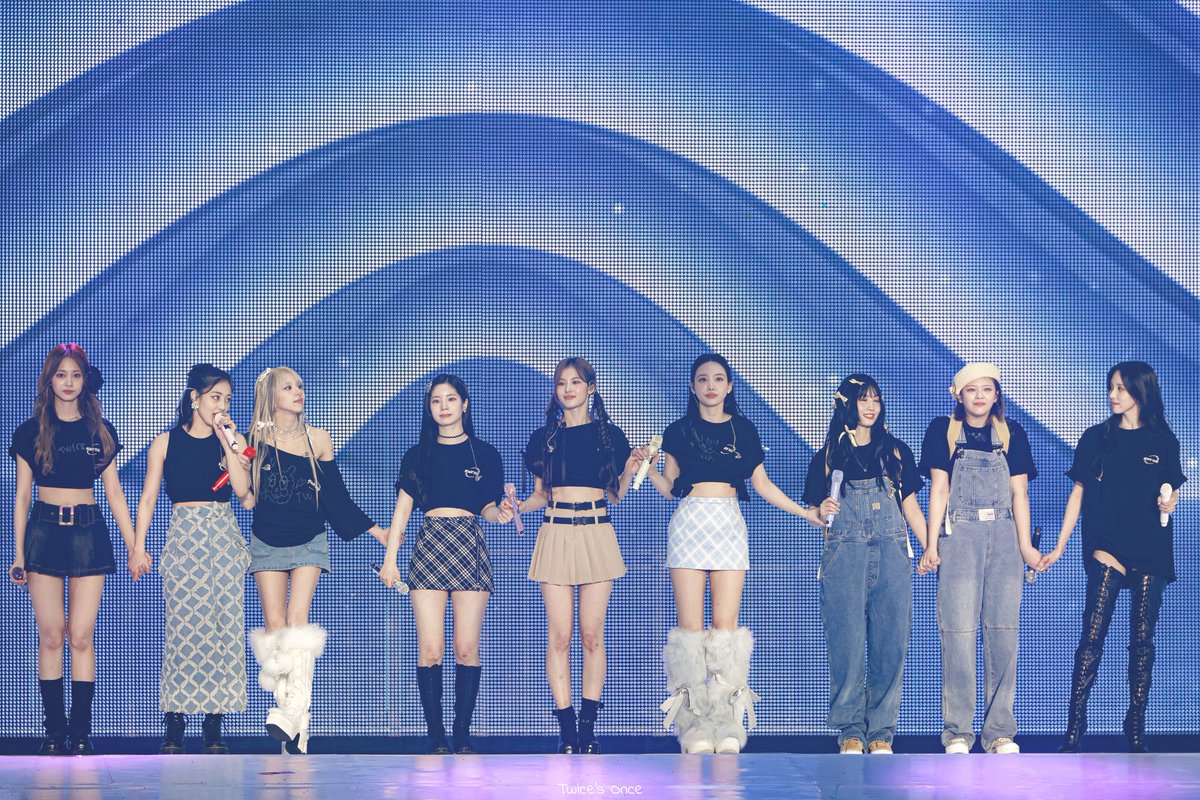 Once__tw's tweet image. 230416 ๋ ๋ํฌ๋น ๋ง์ฝ ํธ์์ด์ค HQ 1P
@JYPETWICE #ํธ์์ด์ค #TWICE