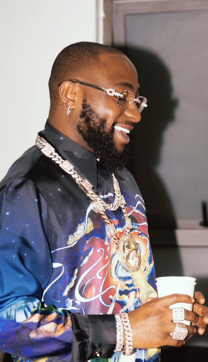 MartellPapi's tweet photo. Try a diamond encrusted teeth like Davido https://t.co/iqy1CHOEXB