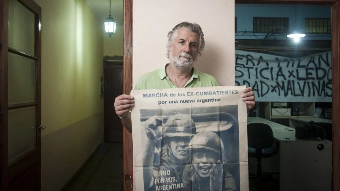 Gustavo Pirich tenía 19 años cuando debió combatir en #Malvinas. Lo entrevisté sobre sus recuerdos de la guerra, el valor de los dos goles de #DiegoEterno a Inglaterra y el canto de 'Los pibes de Malvinas' defutbolsomos.com.ar/muchachos-los-…