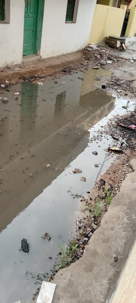 AbdulRa28240716's tweet image. These CC Road work has been pending from more than 5 months &amp;amp; also two drainage manholes also got damaged long back.There was no sanction for these road But Contractor have damaged the road &amp;amp; common people are facing issue.Please resolve these issue @GHMCOnline