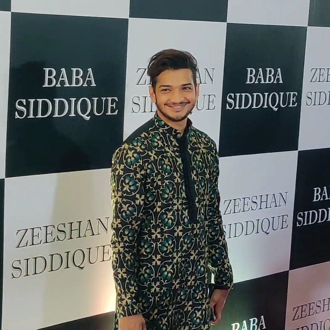 Wherever our champ goes he just became the center of attention 🔥✨
Munawar Faruqui is killing it in his traditional look at #BabaSiddiqueIftaar party !!  @munawar0018 

#MunawarFaruqui #MunawarKiJanta #MunawarWarriors