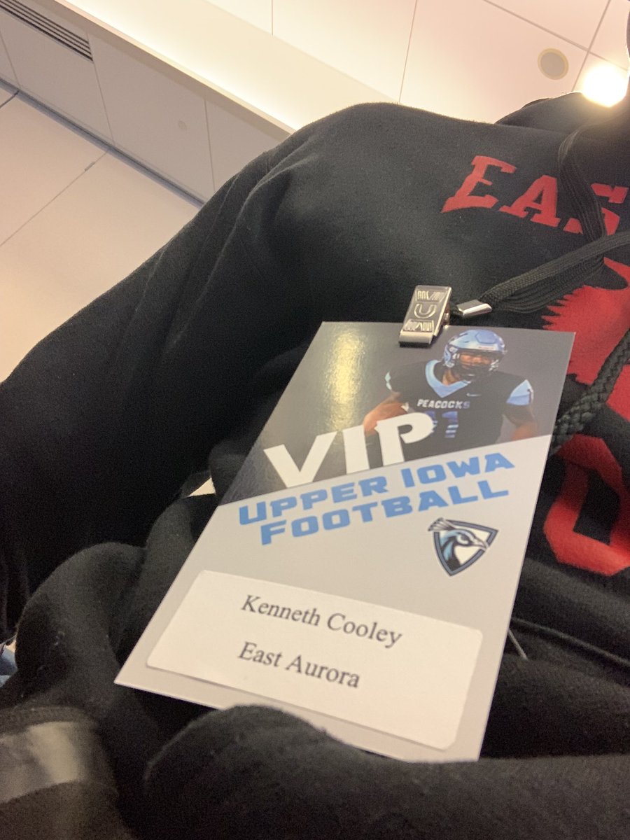 kennethcooley4_'s tweet photo. Had A Great Time At @Upper_Iowa_FB , Thanks @rhettmizer5 &amp; @Coach_Hoskins for the invitation! Wonderful Coaching Staff &amp; Love Their Passion For The Game! @TomcatStrength @tristan_burge @CoachBigPete @PrepRedzoneIL @EATomcats https://t.co/yYsOHEJ0t3