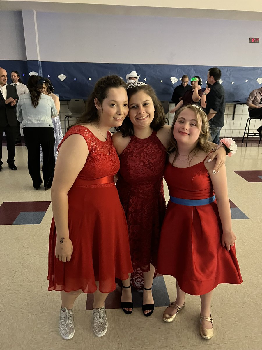 sha_olive's tweet photo. COF Prom! Fun evening for all! Thanks CHS for hosting!@KellerSped @KHSIndianNation https://t.co/xbozw8dQ5r