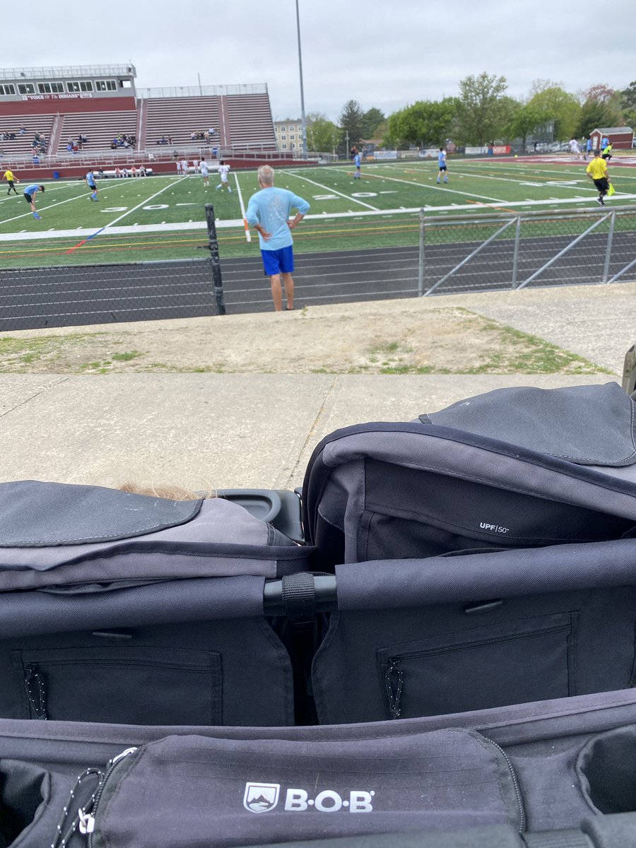 wetzel_mrs's tweet photo. Last day of #SpringMeOut I took the kids on a run, saw beautiful flowers, and stopped to watch a soccer game! 😀 @ptbeachsuper #BeachAtOurBest https://t.co/SoKYvhIEXV