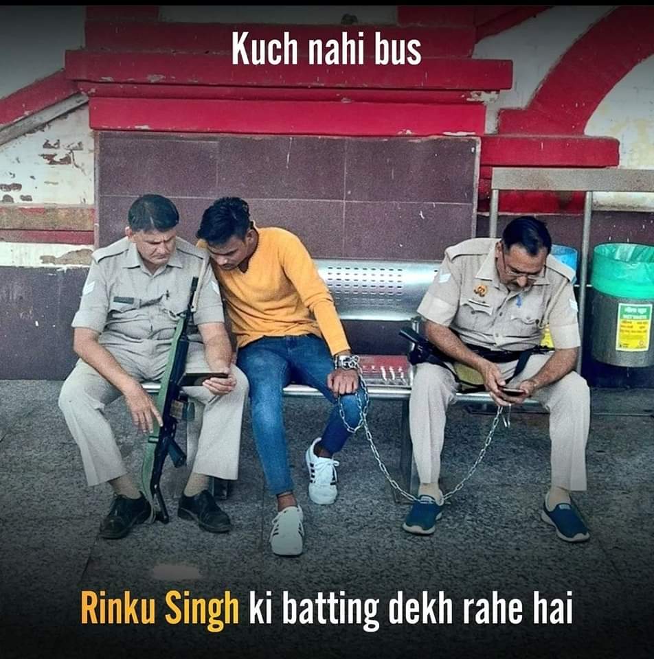 ChitranjanKus18's tweet photo. आप लोग कमेंट करके बताइए तो जरा यह तीनों क्या देख रहे होंगे फोन में ?
#BreakingNews #tanding https://t.co/FKfytOMFDV