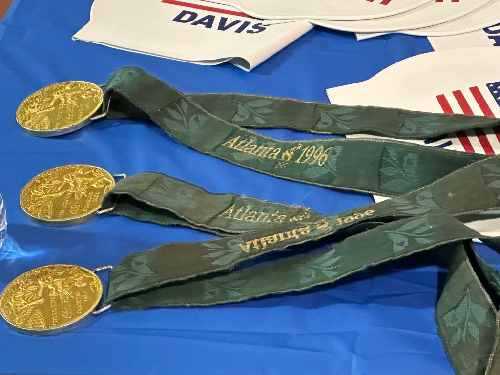 AlligatorSwim's tweet photo. We had an AMAZING day with Josh Davis on Saturday! We have an attitude for gratitude for the awesome swim clinic with Josh Davis!! https://t.co/zS9VsqWD07