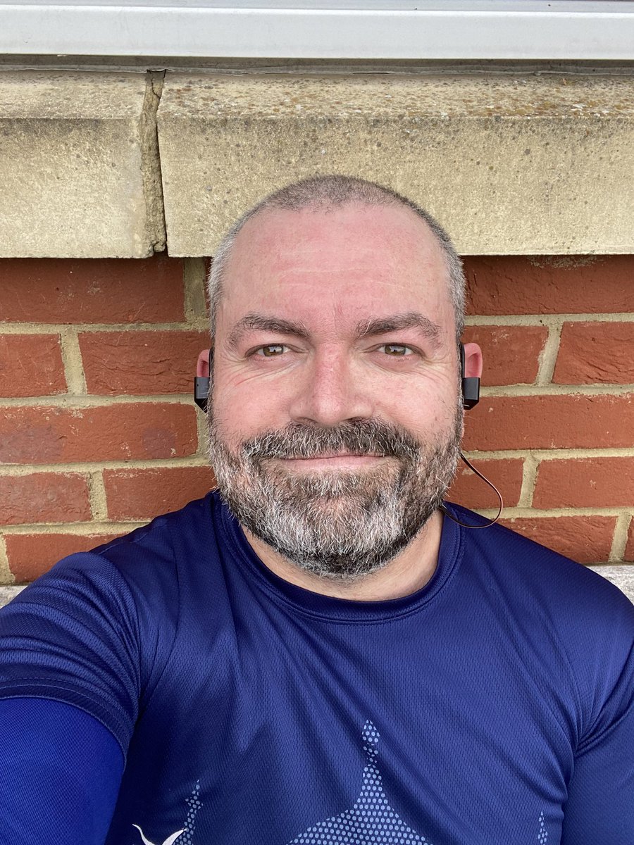 Bravax's tweet image. Run run run #ukrunner