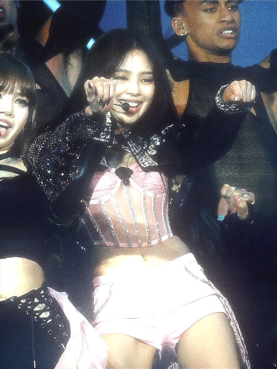 tyeonlisa's tweet photo. spank me jennie kim 
#COACHELLA2023 #BLACKPINKatCoachella https://t.co/29guJwdlu5